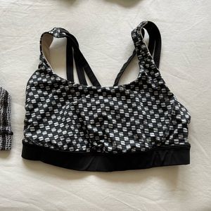 Lululemon sports bra size 2, black and white